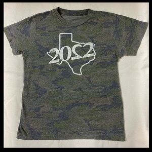 Kids Camouflage T-Shirt with 2022 heart and Texas Print youth small 6/7